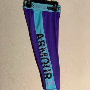 Girls Under Armour legging size SMALL
